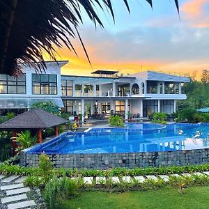Vistapaloma Beach Resort